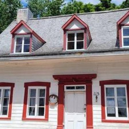 Om Chalet 1 Avec Spa Face Au Fleuve Saint-Jean Zewnętrze zdjęcie