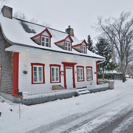 Om Chalet 1 Avec Spa Face Au Fleuve Saint-Jean Zewnętrze zdjęcie