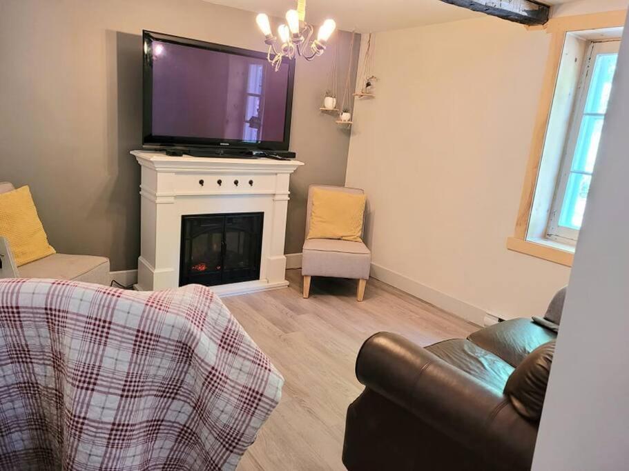 Om Chalet 1 Avec Spa Face Au Fleuve Saint-Jean Zewnętrze zdjęcie