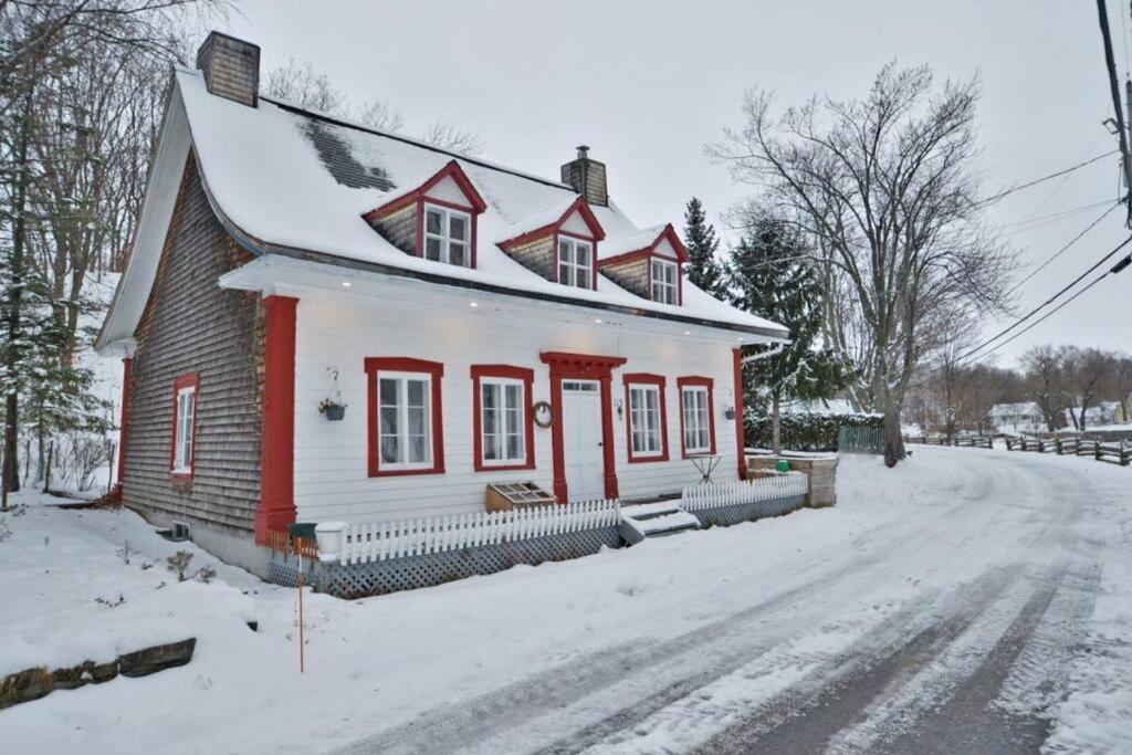 Om Chalet 1 Avec Spa Face Au Fleuve Saint-Jean Zewnętrze zdjęcie